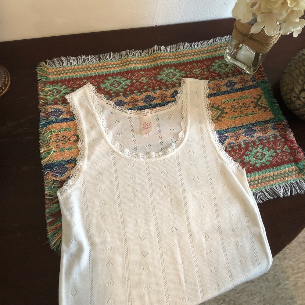Tank tops. - Picture 3 of 6